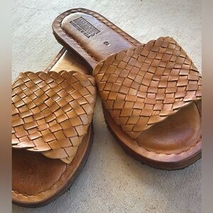 Mohinders. Wmns 8. Honey leather.